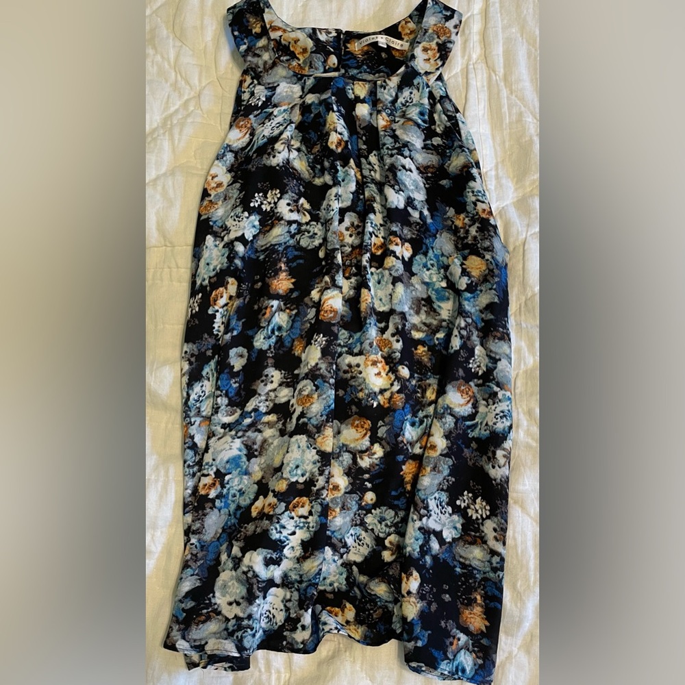 Easy packing versatile sleeveless top sz L